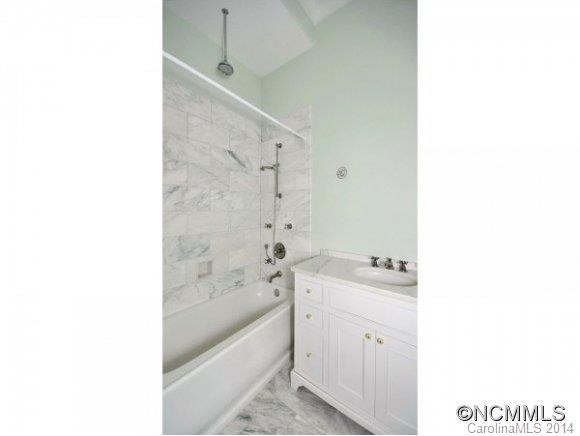 24 NIAGARA DRIVE - Photo 12