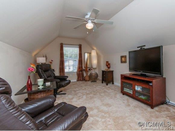 9 HOLLOW CREST WAY - Photo 17