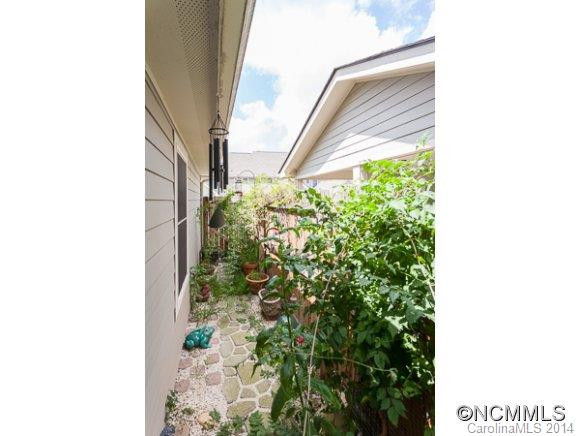2 Rotunda Circle - Photo 22