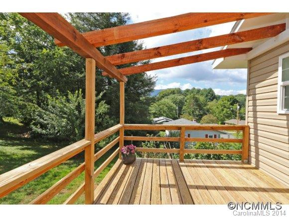390 Oakdale Road - Photo 2