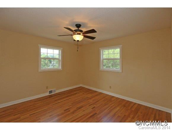 390 Oakdale Road - Photo 11