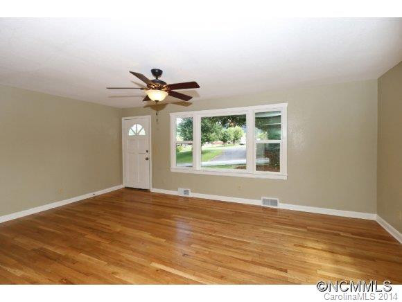 390 Oakdale Road - Photo 4