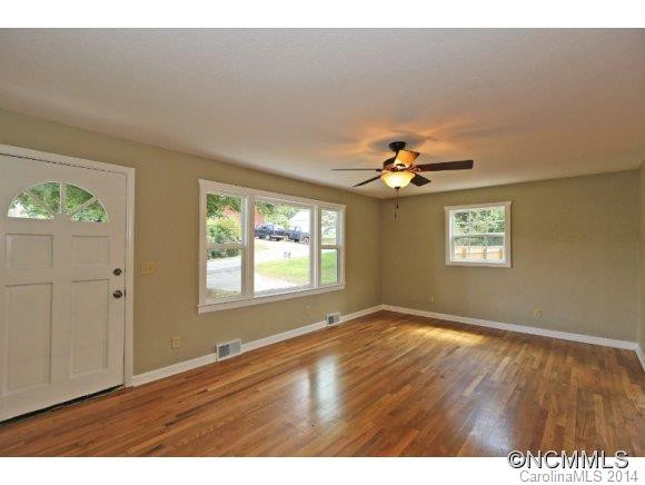 390 Oakdale Road - Photo 5