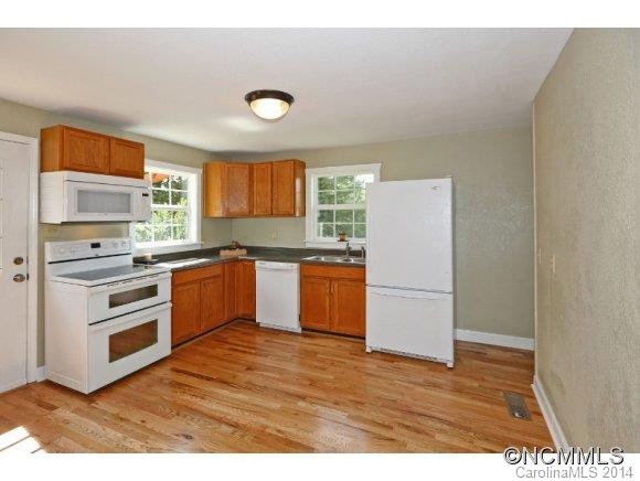 390 Oakdale Road - Photo 8