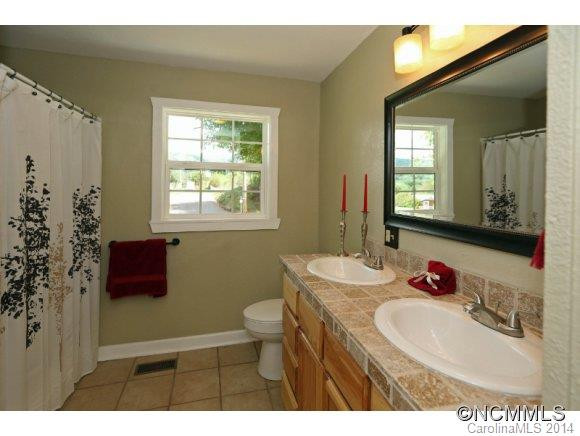 390 Oakdale Road - Photo 9