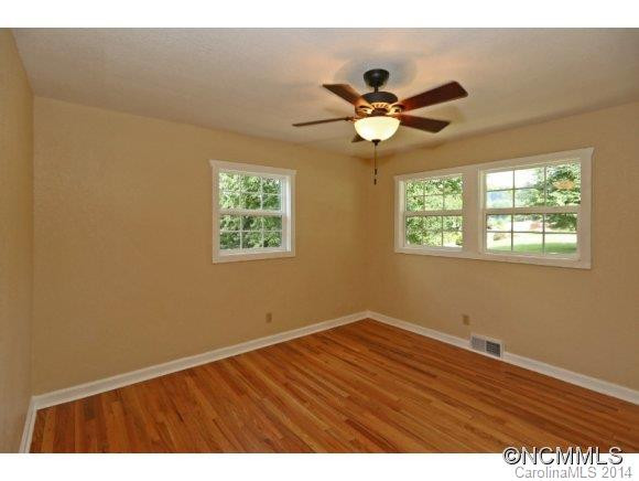 390 Oakdale Road - Photo 10