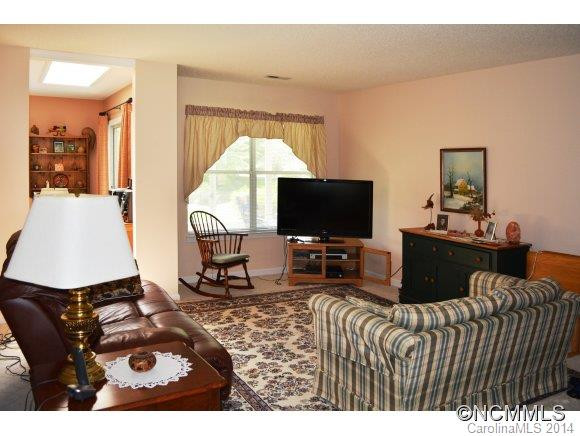 522 Woodfield Lane - Photo 4