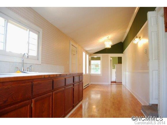 114 E King St - Photo 7