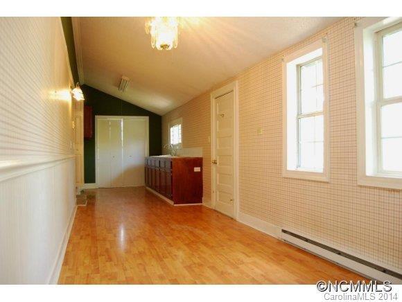 114 E King St - Photo 8