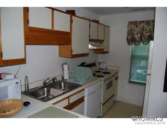 8 Woodlands Drive - Photo 3