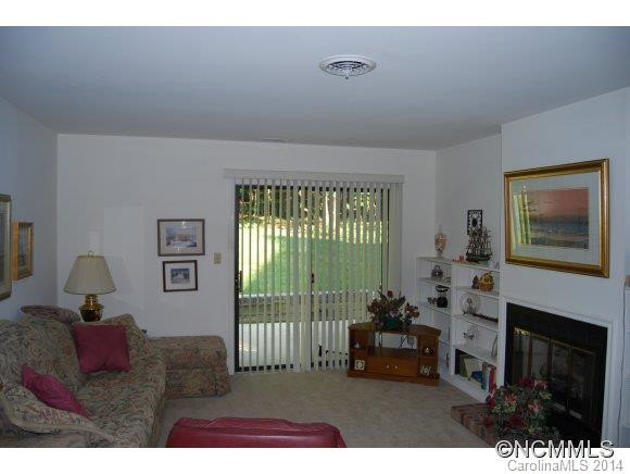 8 Woodlands Drive - Photo 4