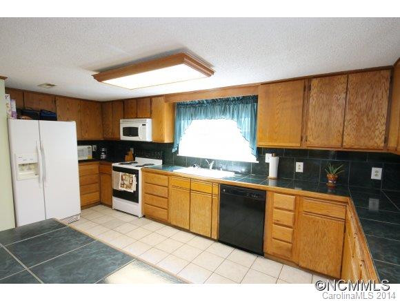 36 Parkwood Ave - Photo 2