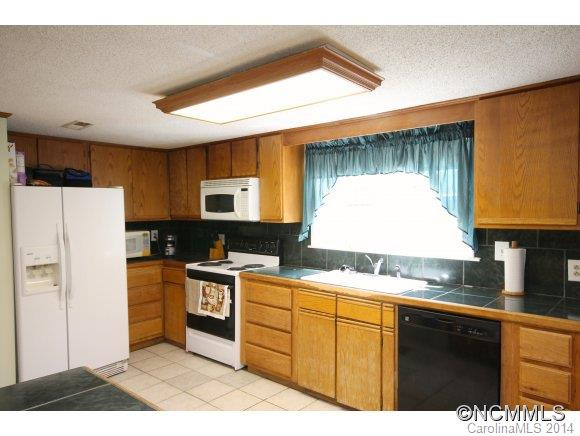 36 Parkwood Ave - Photo 3