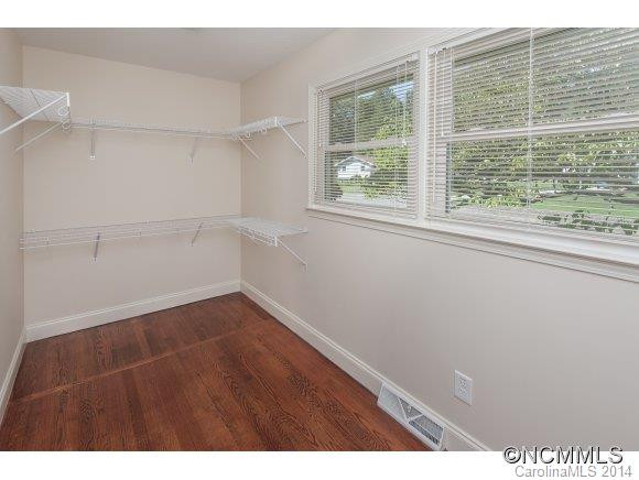 1620 Camelot Drive - Photo 14
