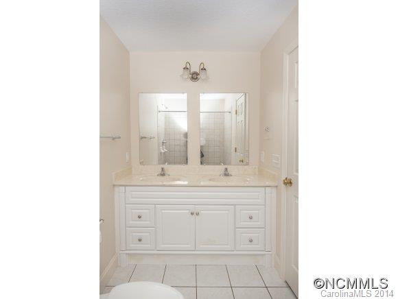 1620 Camelot Drive - Photo 15