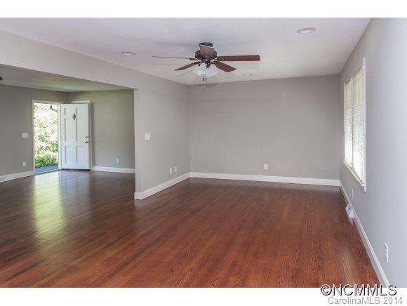 1620 Camelot Drive - Photo 3