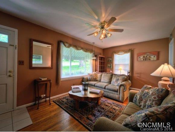 22 WILSHIRE DRIVE - Photo 2
