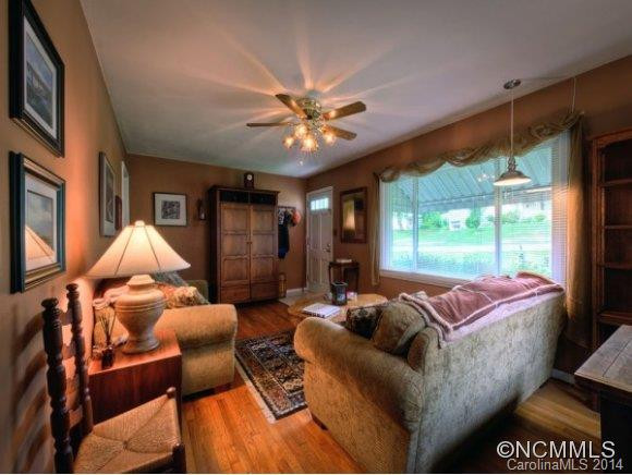 22 WILSHIRE DRIVE - Photo 3
