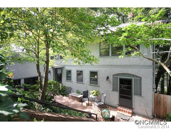 22 Howland Rd - Photo 2