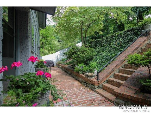 22 Howland Rd - Photo 6