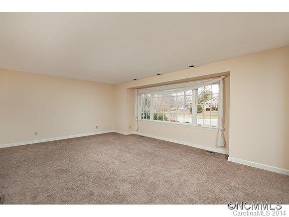 135 Dogwood Drive - Photo 3