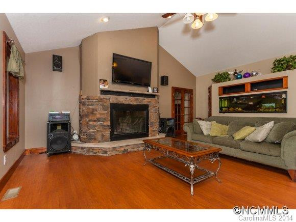 124 Hawke Woods Rd - Photo 3