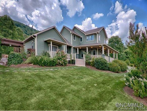 8 HUNTINGTON CHASE DRIVE
