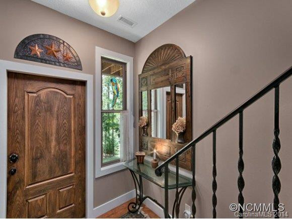 10 HOLLY BERRY LANE - Photo 2