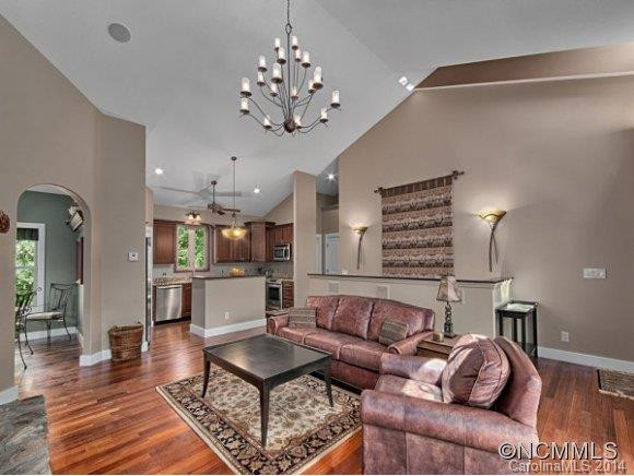 10 HOLLY BERRY LANE - Photo 4