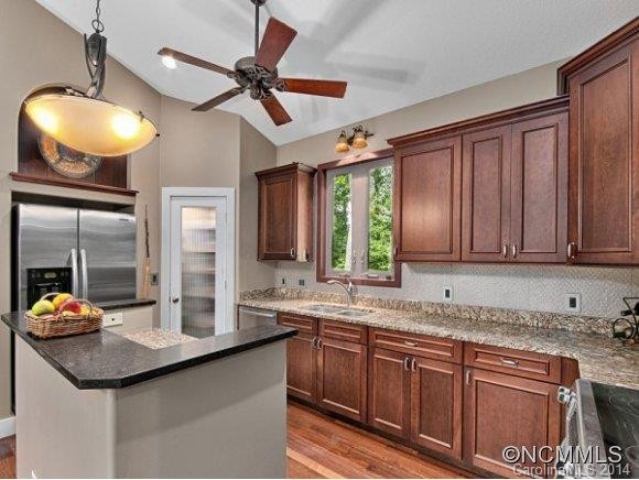 10 HOLLY BERRY LANE - Photo 6