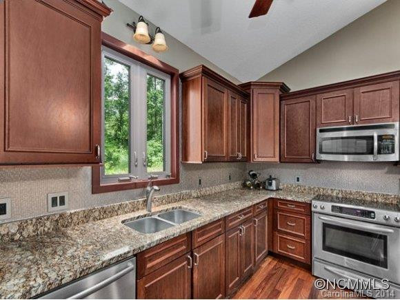 10 HOLLY BERRY LANE - Photo 8