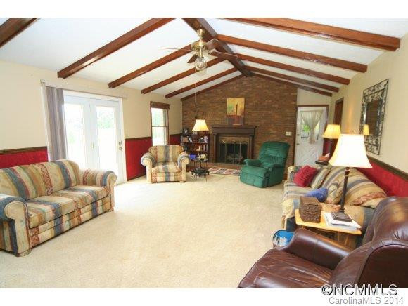 1675 Pilot Mtn Road - Photo 3