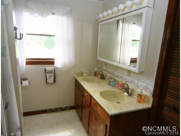 1675 Pilot Mtn Road - Photo 9