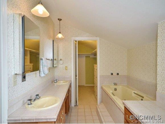 8 CHANTILLY PLACE - Photo 12