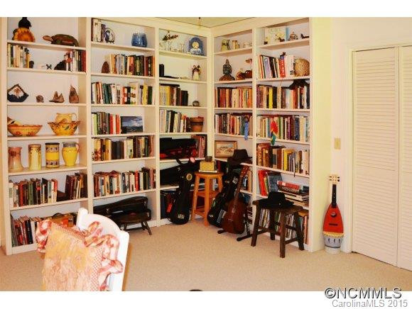 1090 Ransier Dr - Photo 15