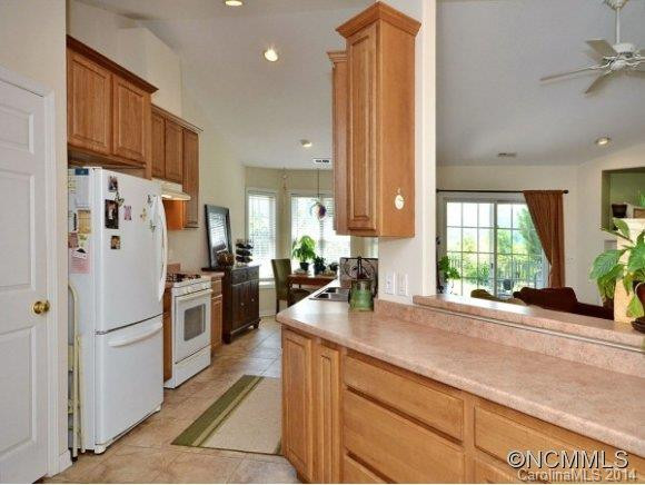 16 SLOSMAN DR - Photo 10