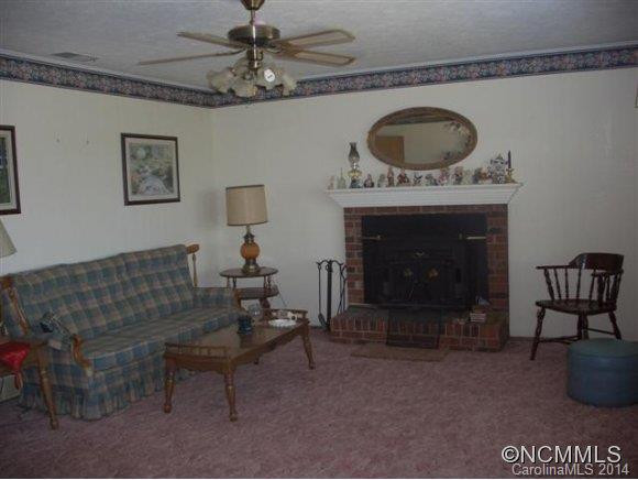 709 Halsbury  Avenue - Photo 2