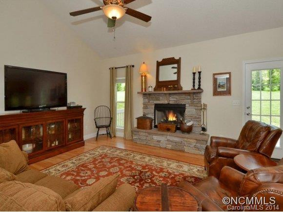 106 MOOREHILL DRIVE - Photo 13