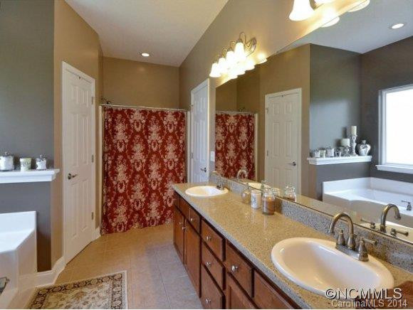 106 MOOREHILL DRIVE - Photo 18