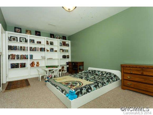 10 RIDGEWOOD AVE - Photo 17