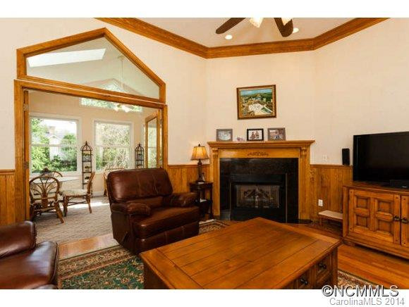 10 RIDGEWOOD AVE - Photo 3