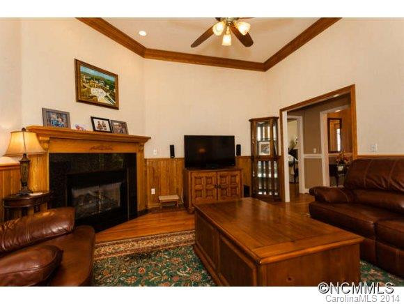 10 RIDGEWOOD AVE - Photo 4