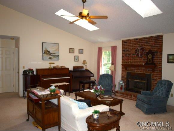 8 Westminster - Photo 10
