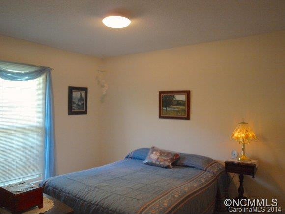 8 Westminster - Photo 11