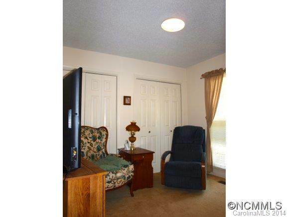 8 Westminster - Photo 13