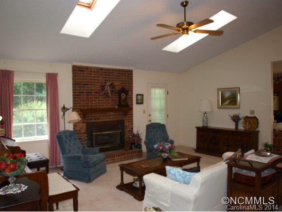 8 Westminster - Photo 9