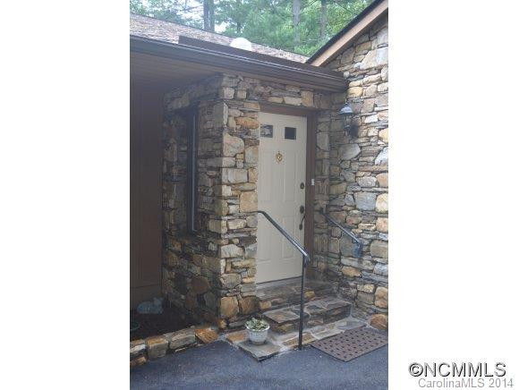 132 Larchmont Drive - Photo 2