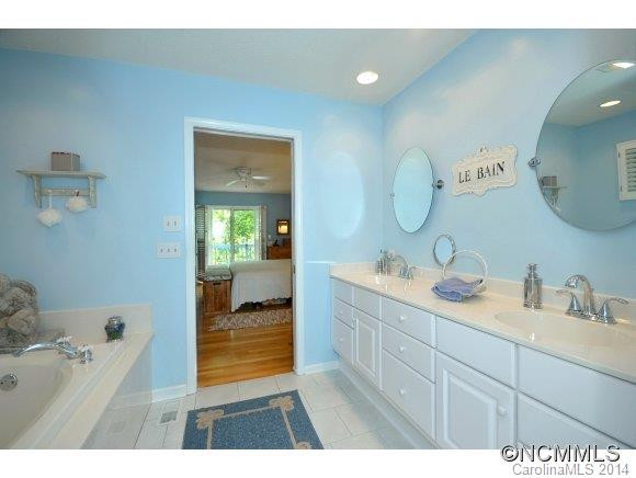 1840 Riverview Court - Photo 11