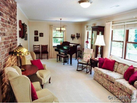 72 DOUGLAS CIRCLE - Photo 9