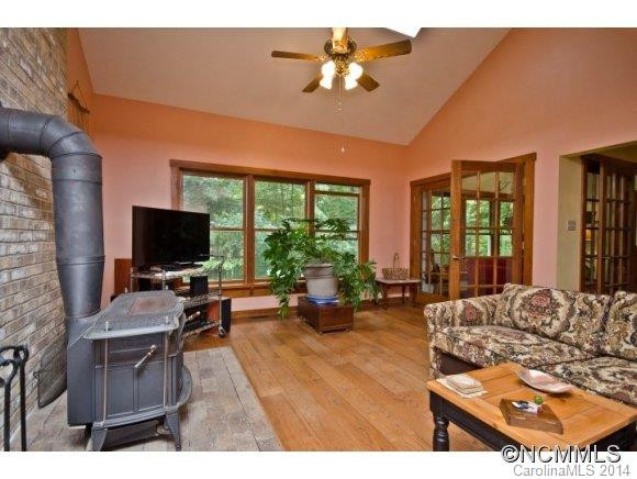 16 Carol Lane - Photo 2
